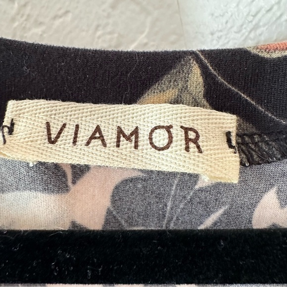 Viamor Women’s blouse - GUC - XXL - perfect for spring & summer - Picture 4 of 5